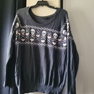 Gray plus size sweater with argyle design